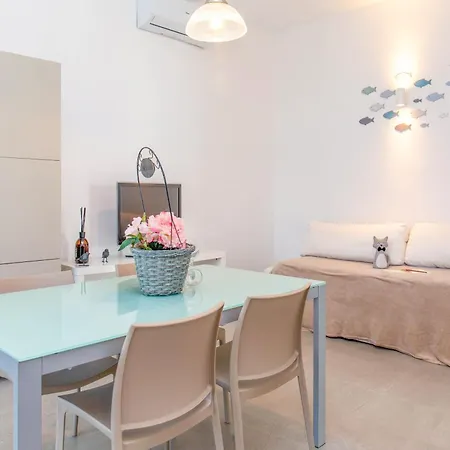 600 Meters From The Sea - Private Courtyard And Parking *