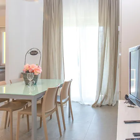Apartamento 600 Meters From The Sea - Private Courtyard And Parking *