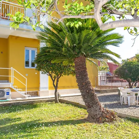 600 Meters From The Sea - Private Courtyard And Parking *