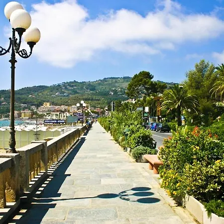 Apartamento 600 Meters From The Sea - Private Courtyard And Parking Diano Marina